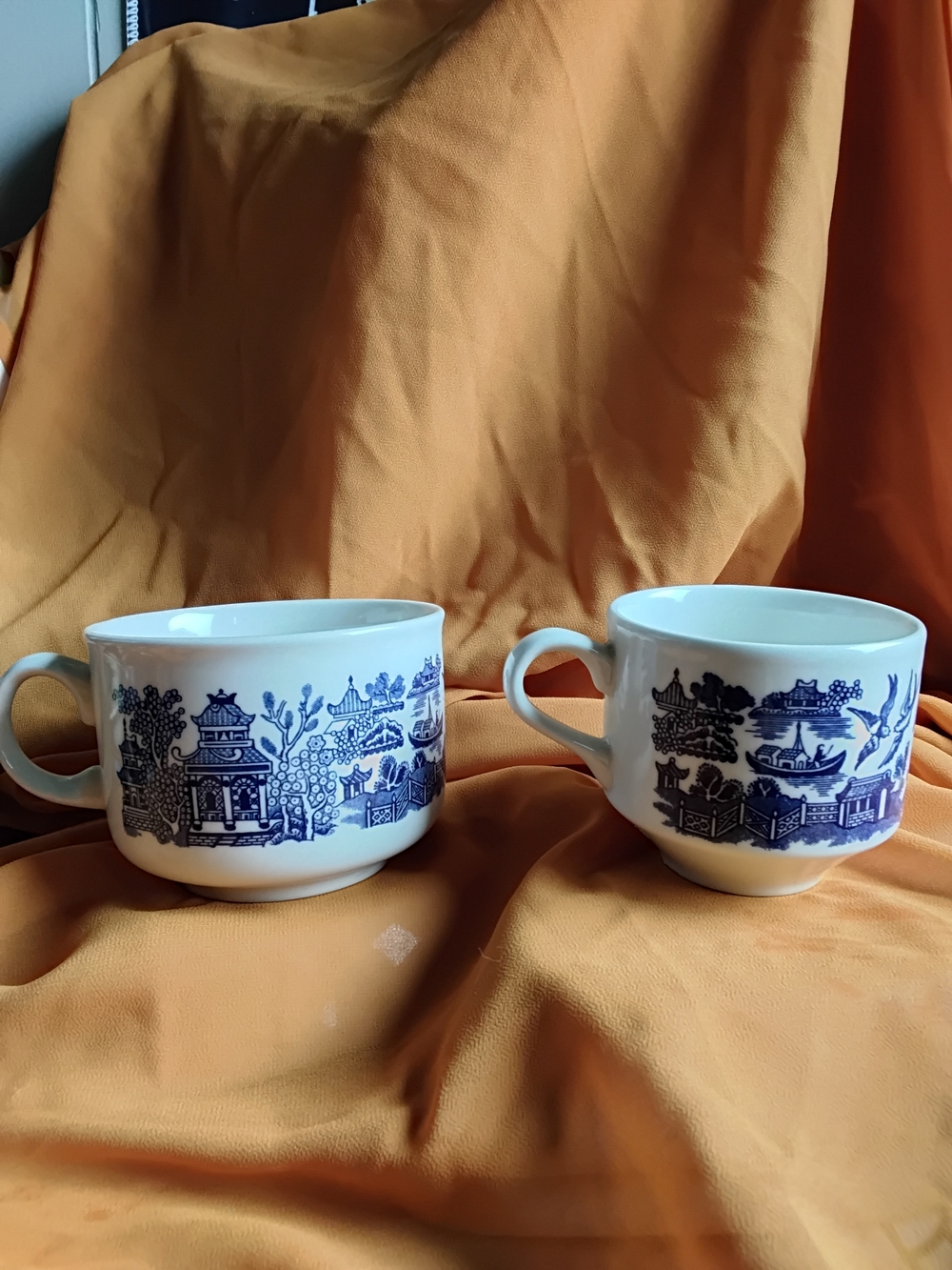 Classic Blue Willow Porcelain Tea Cups - Set of 2